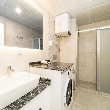 Central Flat Close To Sea In Muratpasa * 안탈리아