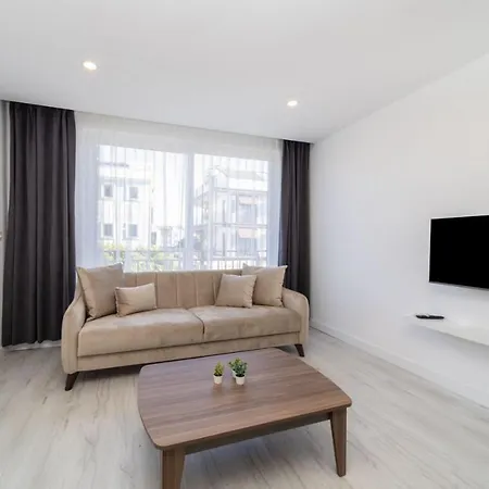 Central Flat Close To Sea In Muratpasa