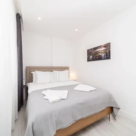 Central Flat Close To Sea In Muratpasa *