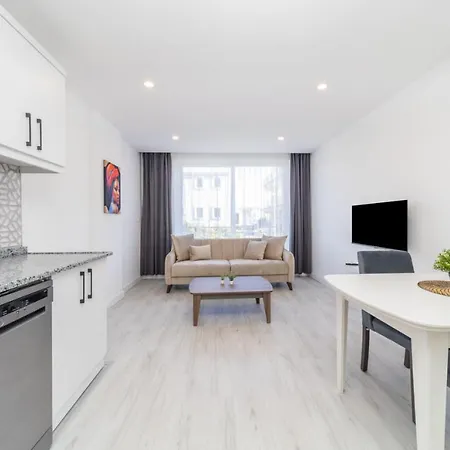 Central Flat Close To Sea In Muratpasa